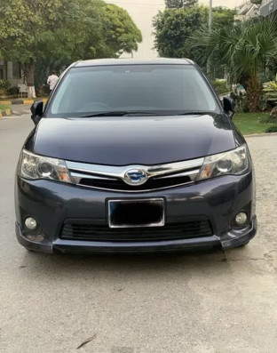 toyota-corolla-axio-fielder-hybrid-15-big-0
