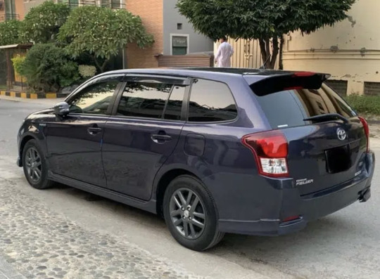 toyota-corolla-axio-fielder-hybrid-15-big-1