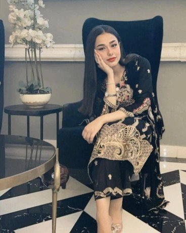 hot-sexy-housewife-in-ramanda-hotel-islamabad2-03016051111-big-1